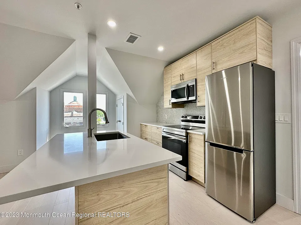 1000 Grand Ave #3