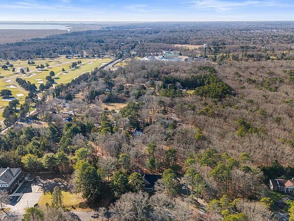 4th image of 632 E Lost Pine Way Rd