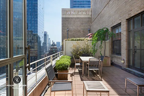 Rented by Coldwell Banker Warburg | media 11