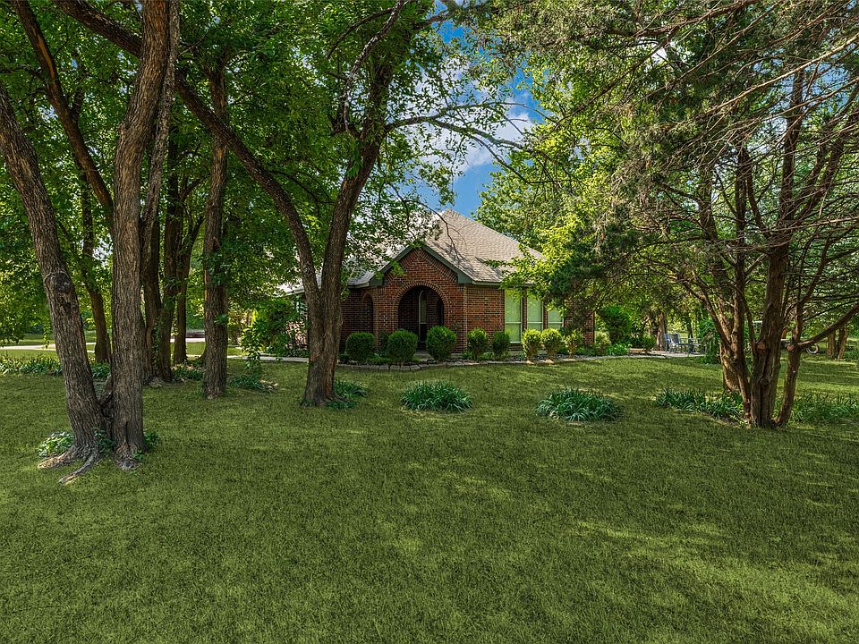 1st image of 305 Cedar Hill Cir