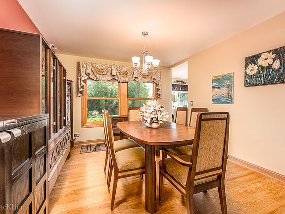 5th image of 9S166 Portsmouth Ct