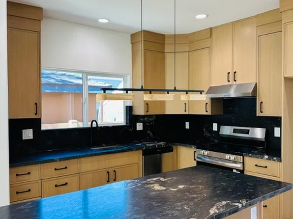 7586 Washington Dr, Huntington Beach, CA 92647