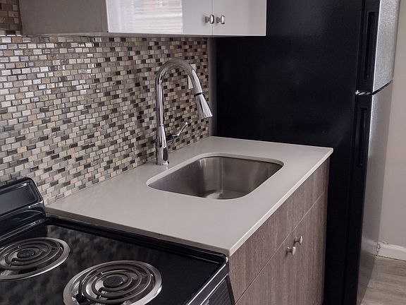 2nd image of 15 Allen Pl APT A1