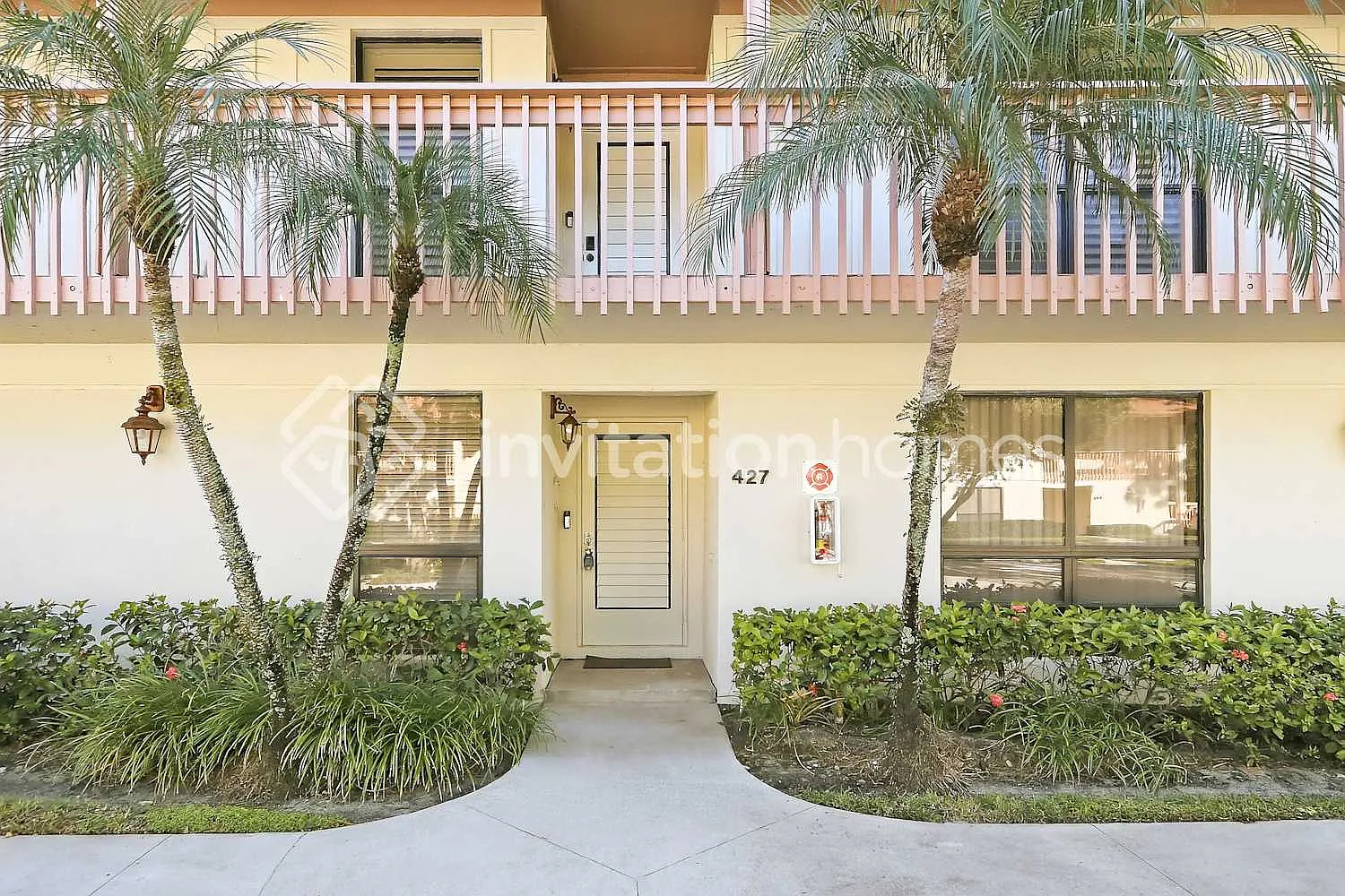 427 Brackenwood Ln N Palm Beach Gardens, FL 33418 — Photo 1