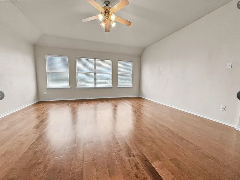 5530 Greensboro Dr — Photo 12