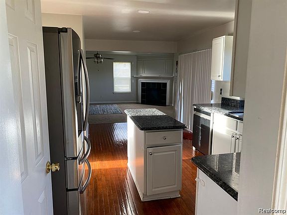 5th image of 4762 Sherwood Cir