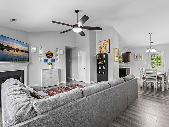 5th image of 808 Little Roxy Court