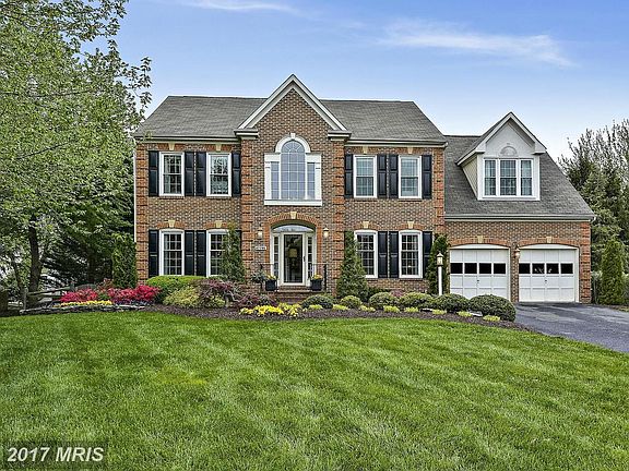 Exterior Front Yard