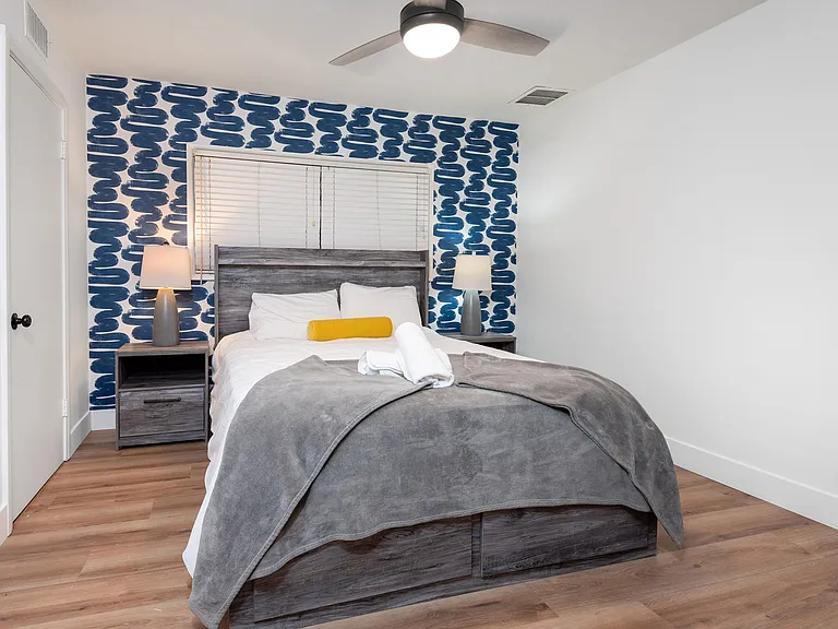 307 S La Peer Dr — Photo 12