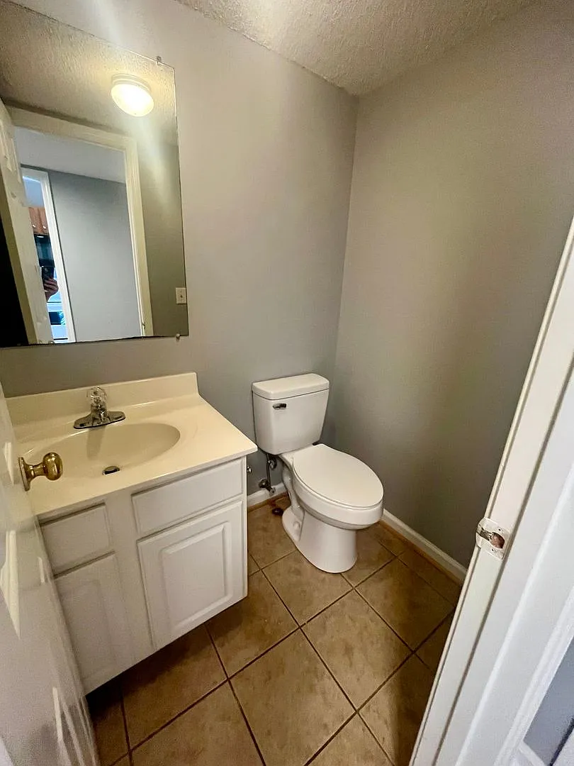 2 Bedroom 1.5 Bath Townhouse — Photo 4