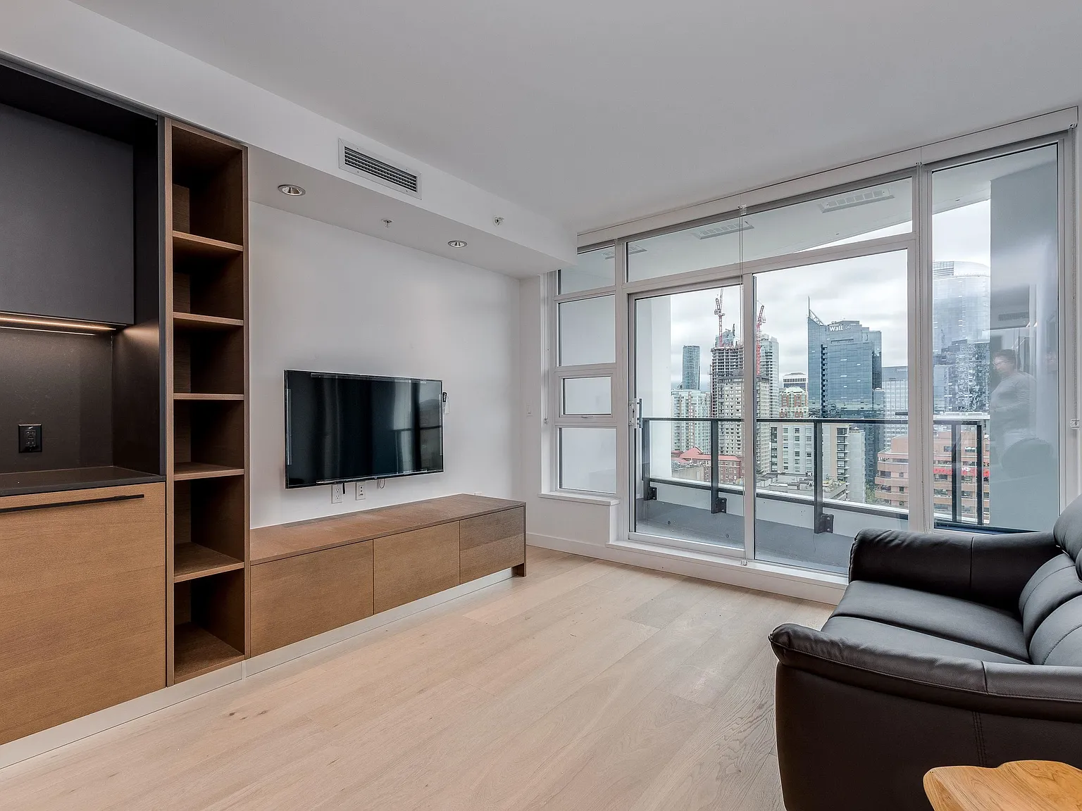 Studio, 439 sqft, $2,790 — Photo 2