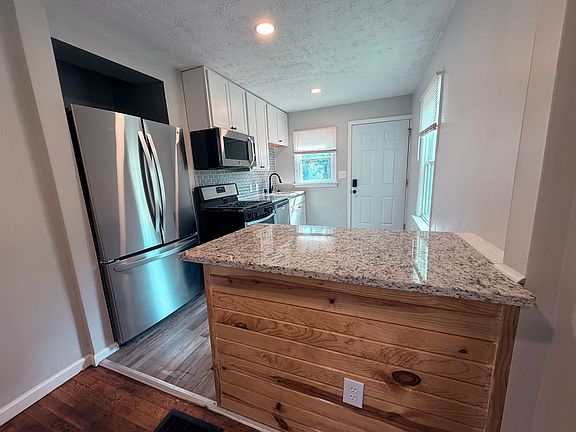 4th image of 2197 Delavan Dr