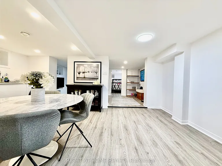 25 Hillsboro Ave #LOWER — Photo 3
