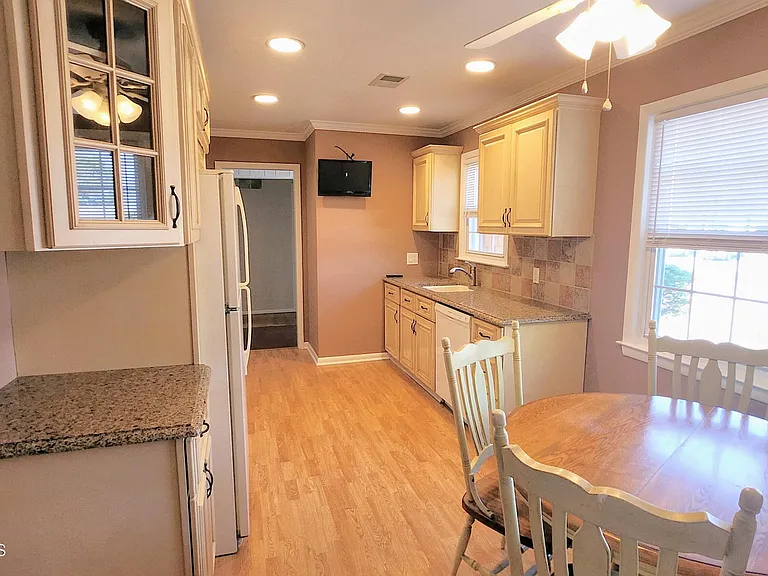 1176 Fern St — Photo 7