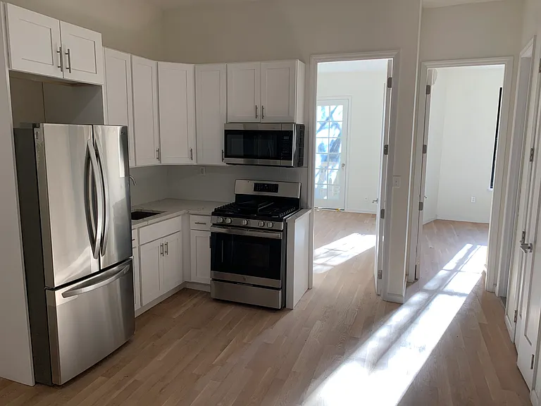 1114 Gates Ave #GROUND — Photo 3