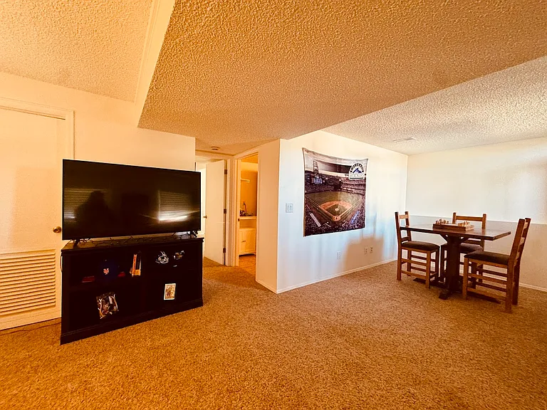 323 S Jefferson Ave — Photo 17