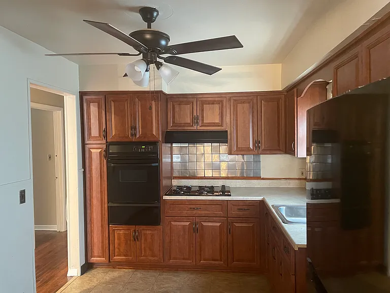 24 Grand Ave #1 — Photo 3