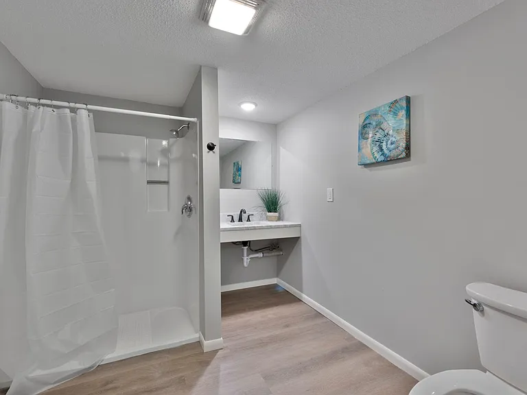 154 E Broadway St — Photo 17