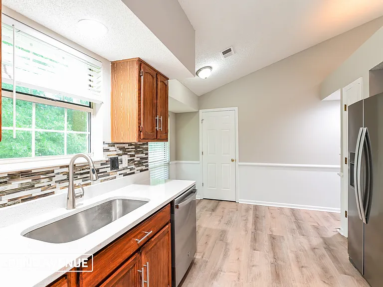 2411 Windridge Dr NE — Photo 4