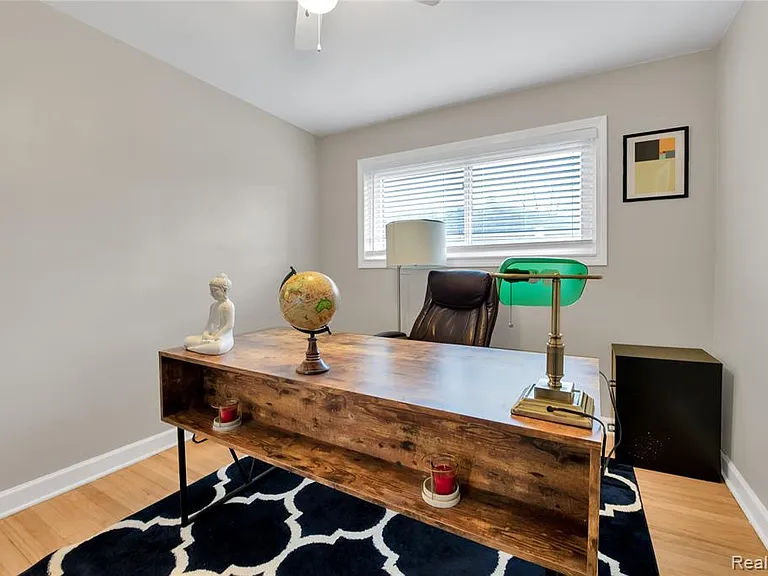 10070 Buckingham Ave — Photo 13