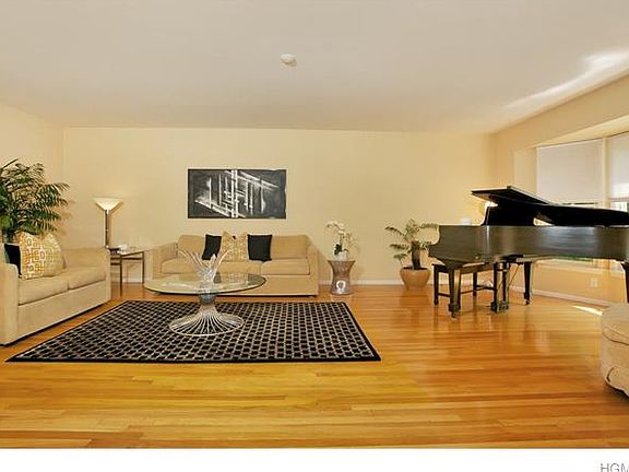 5th image of 12 Woodhaven Dr