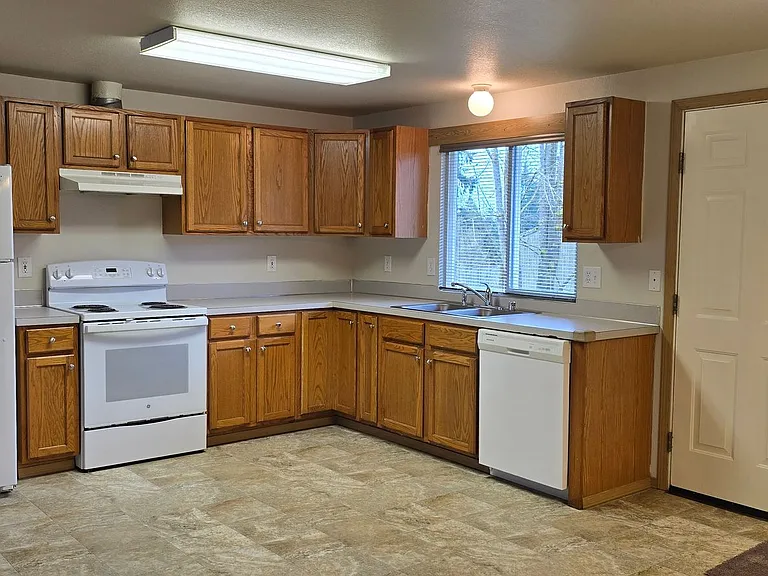 2261 E Crestview Dr — Photo 6