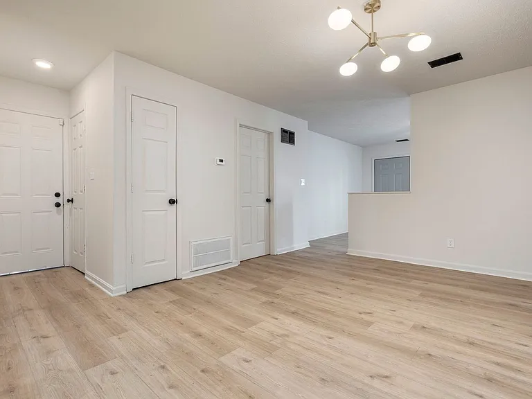 1238 S Preston St — Photo 8