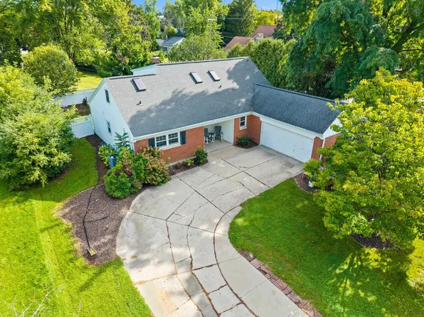 831 Bomier St, De Pere, WI 54115