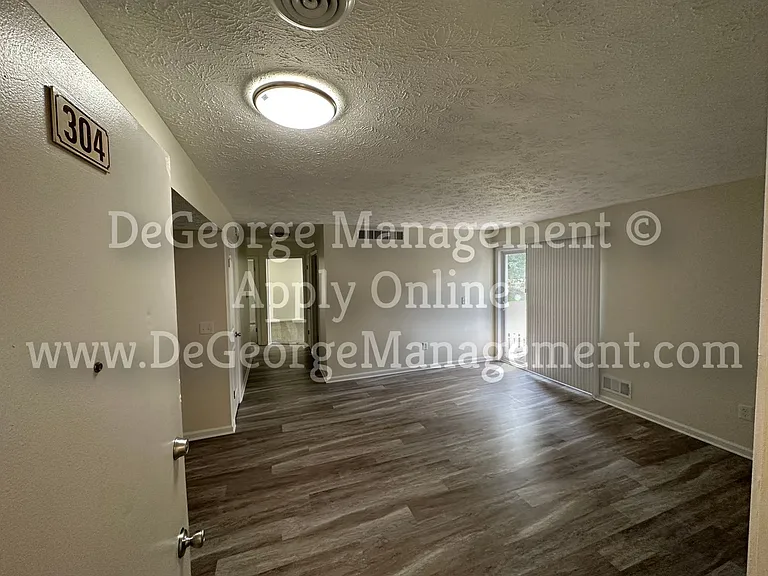 Pine Ridge Apartments — Photo 9