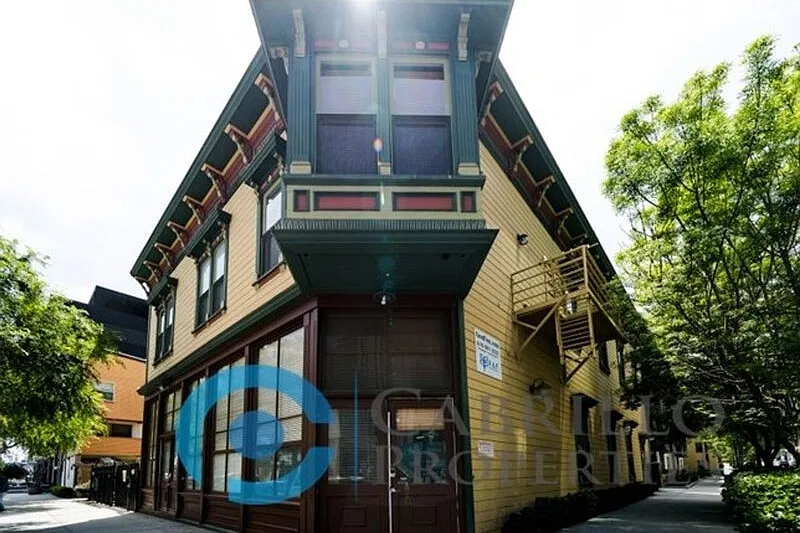 Studio, 1.0 bath, 350 sqft, $1,800 — Photo 2