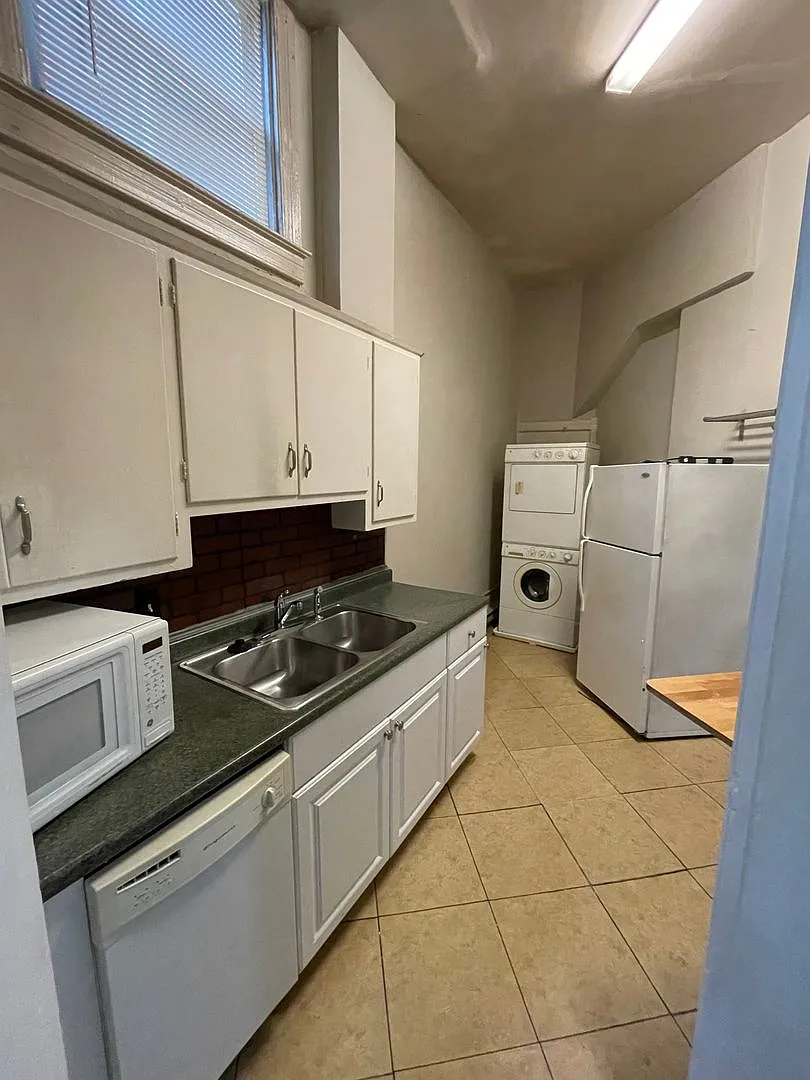 206 Laurens Street — Photo 4