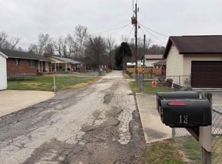 13 Meadow Ln, Huntington, WV 25704