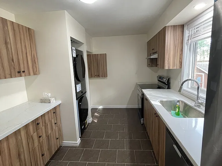 37 E Rutherford Dr #MAIN FLOOR — Photo 6