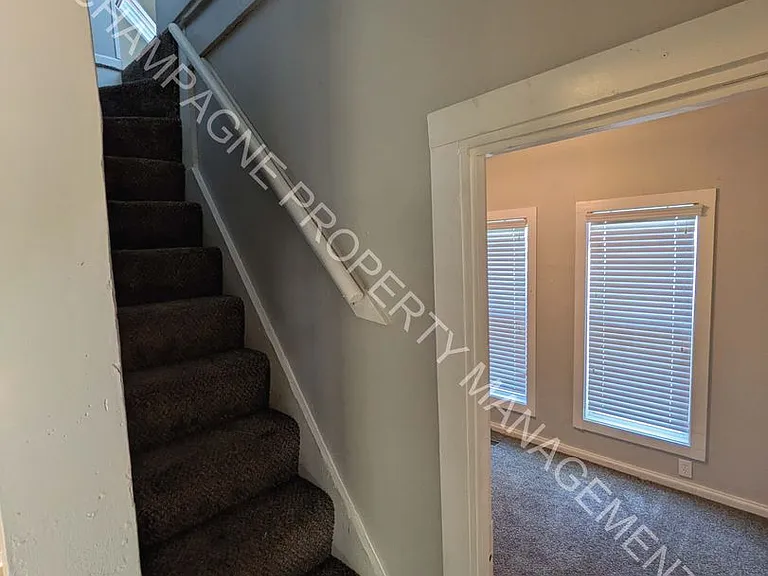 2523 Charlotte St — Photo 10