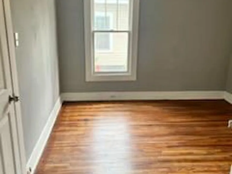 221 E Bell St — Photo 12