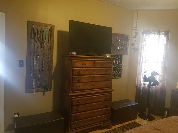 3rd image of 647 Birch St Floor 1