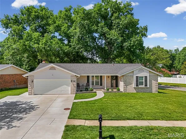 2854 Queen Bee Ln, Saint Louis, MO 63129