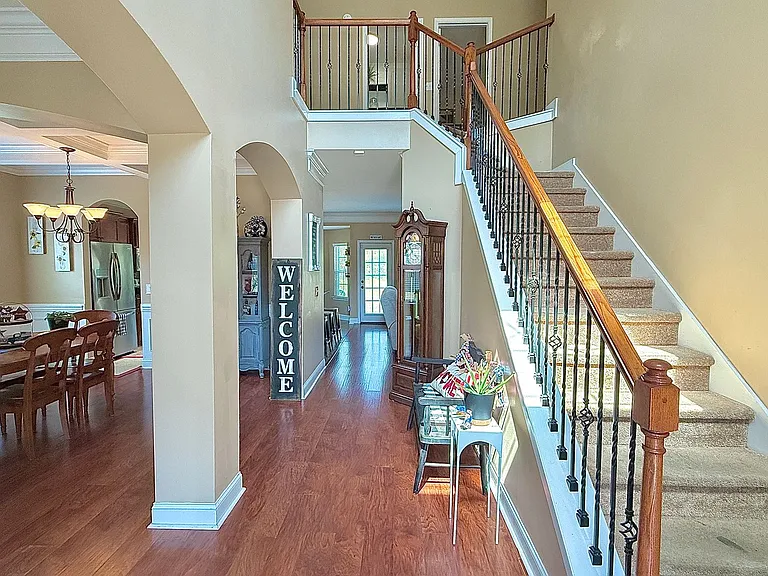 470 Briarcrest Dr NE — Photo 2