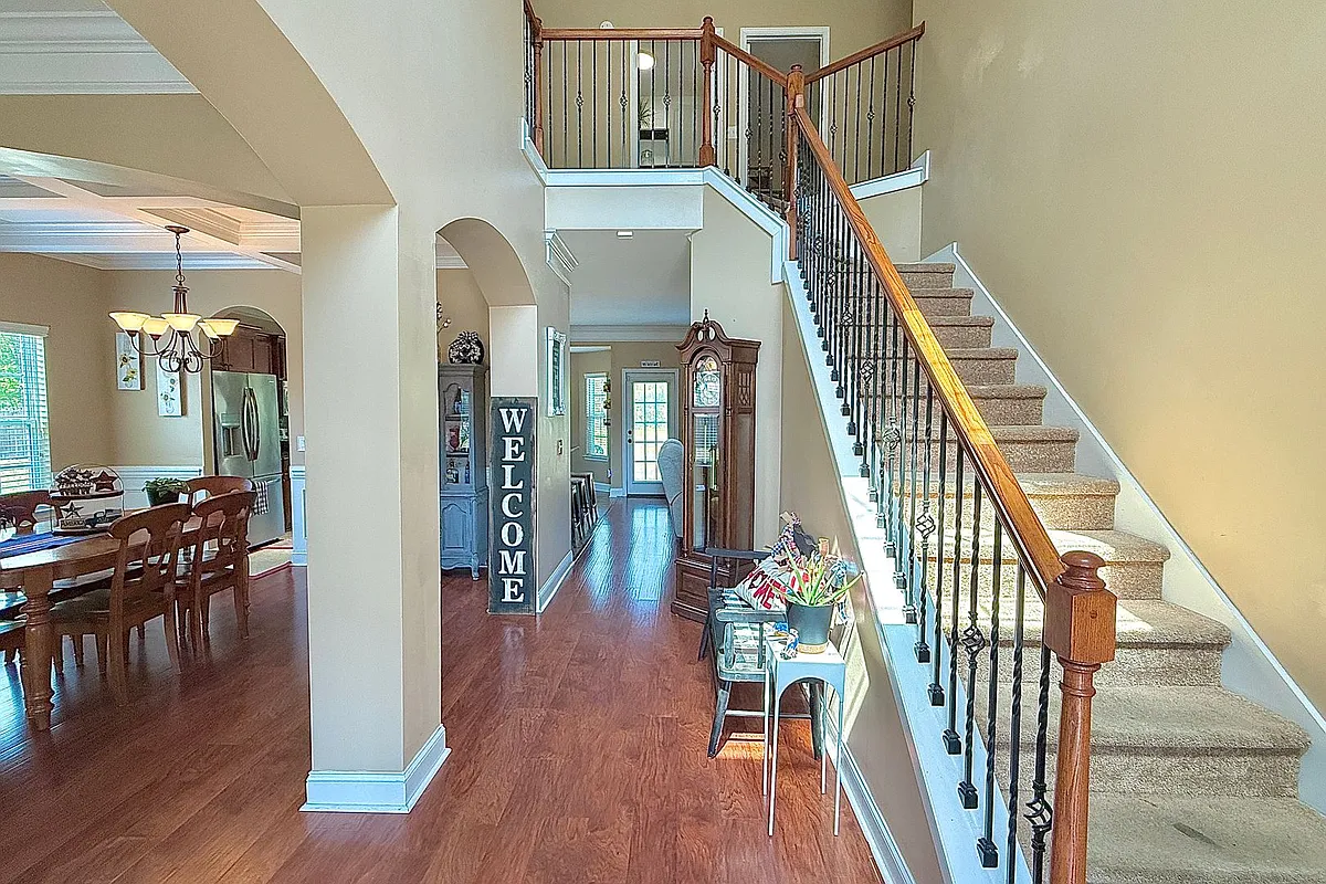 Building Photo - 470 Briarcrest Dr NE