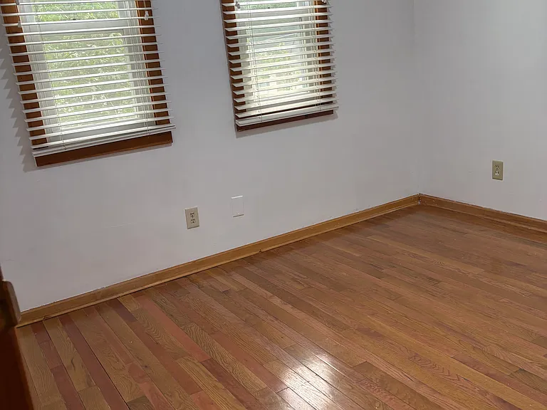 454 Briarwood Ln — Photo 8