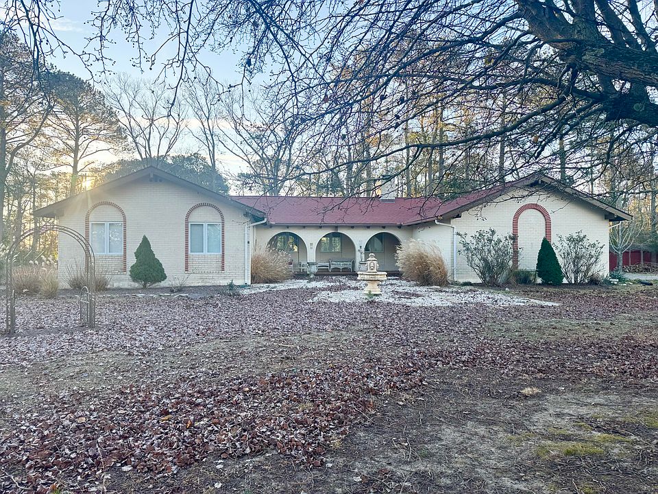 WATERFRONT 4 BEDROOM 2 BATH HOME TOTALING 2,496 SQ FT