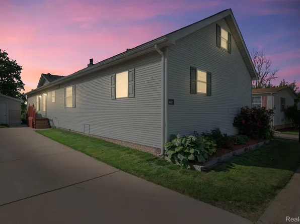 4957 Venice Cir, Northville, MI 48167