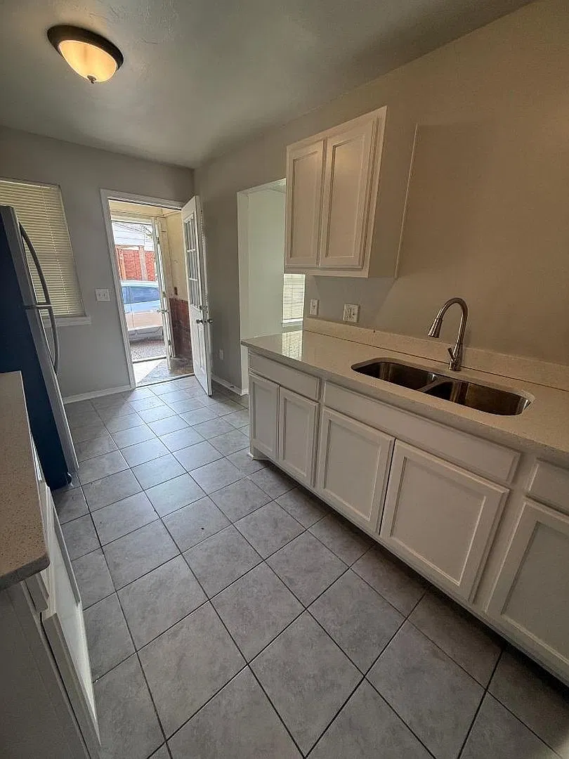 2 Bed 1 Bath Duplex For Lease Now! — Photo 4