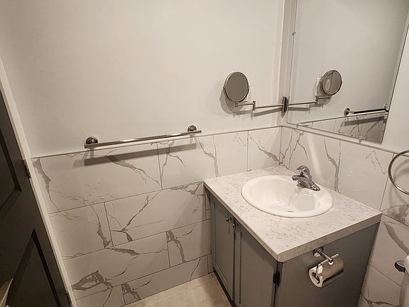 4th image of 340 Campbell Ave Unit 104