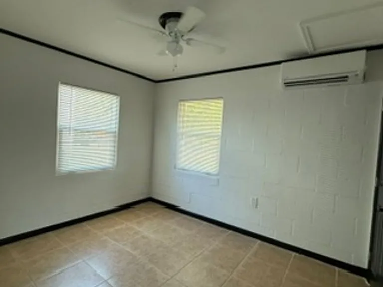 754 Parklawn Ct — Photo 4