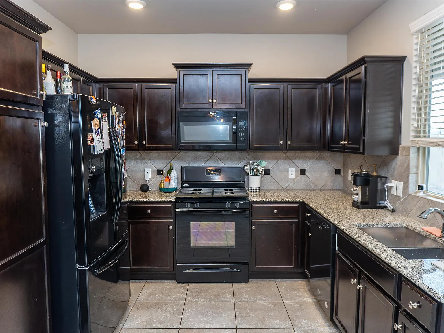 3 bed, 2.0 bath, 1280 sqft, $2,200 — Photo 2