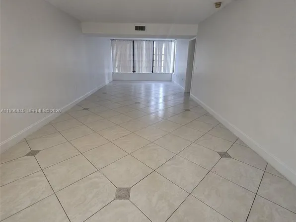 3500 Whitehall Dr APT 104, West Palm Beach, FL 33401