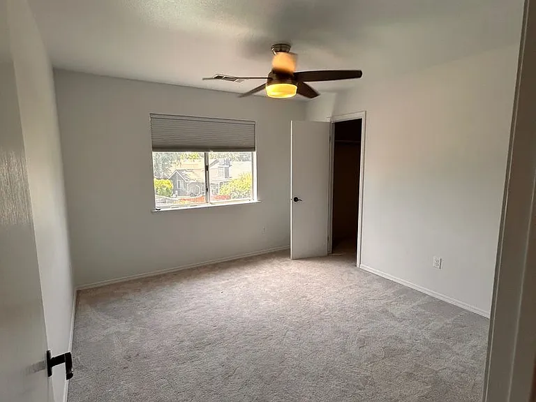 4033 W Douglas Ave — Photo 16