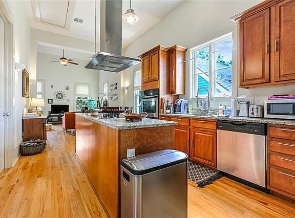3rd image of 840 Spain St #17