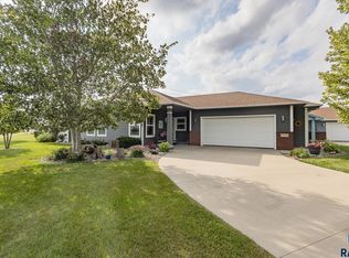 3233 S Manifold Ave, Sioux Falls, SD 57110